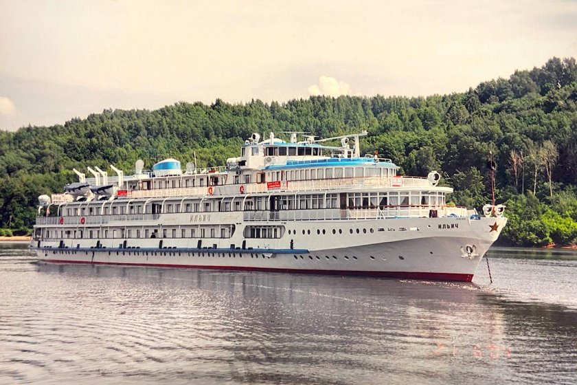 Теплоход Ильич Нижний Новгород