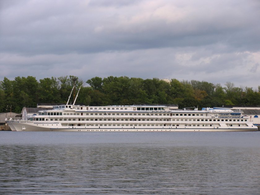 Дмитрий Фурманов теплоход