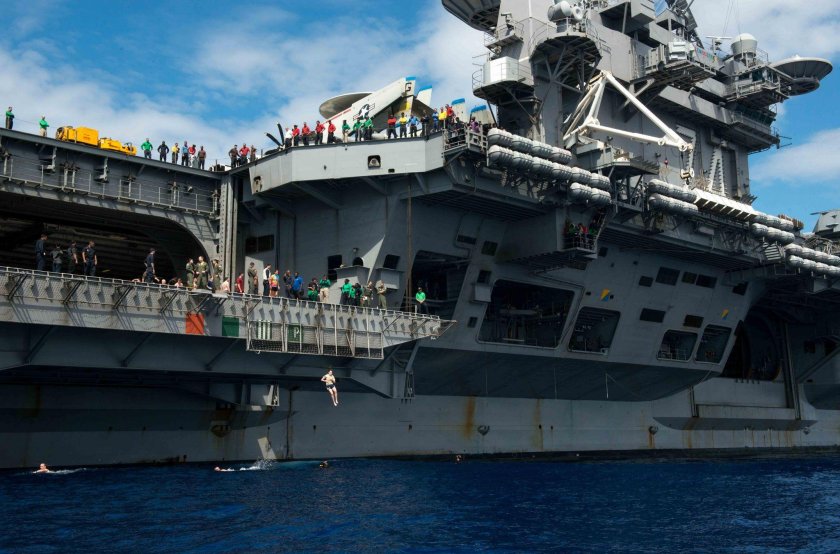 Авианосец Нимиц