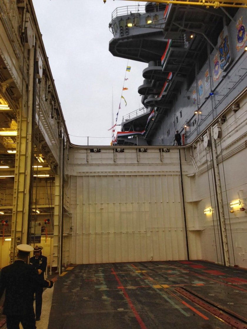 Адмирал Кузнецов авианосец ангар