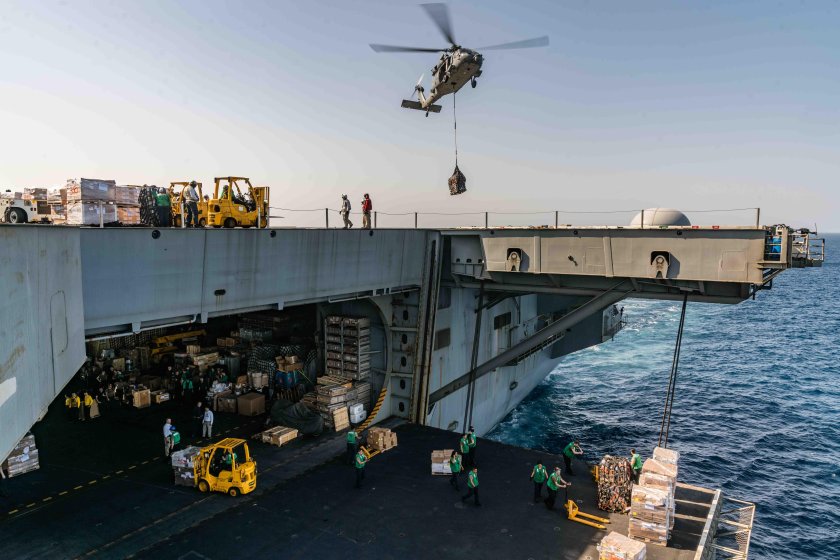 Подъемник на авианосце