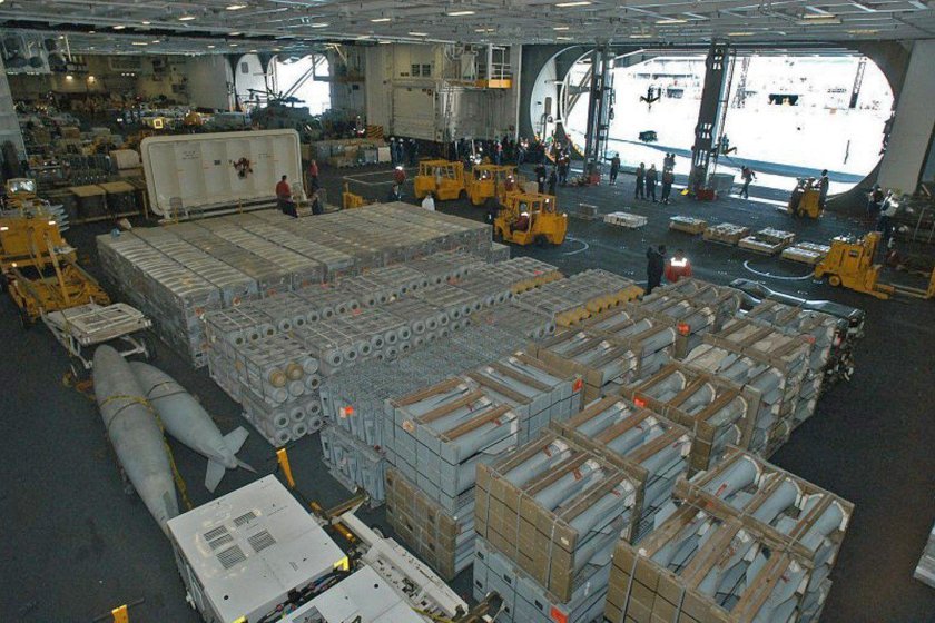 Ангар авианосца Нимиц