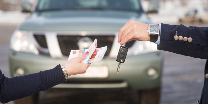 Деньги в машине