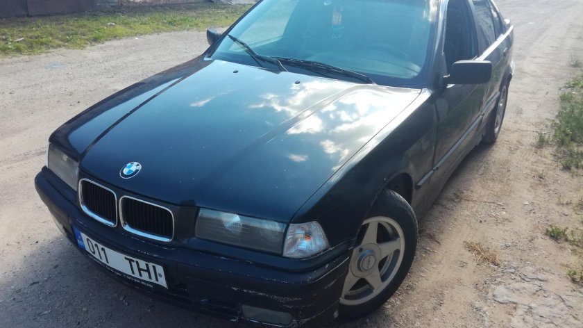 БМВ 318 1993г тонирована в хлам