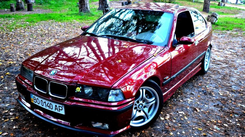 БМВ е36 бордовая