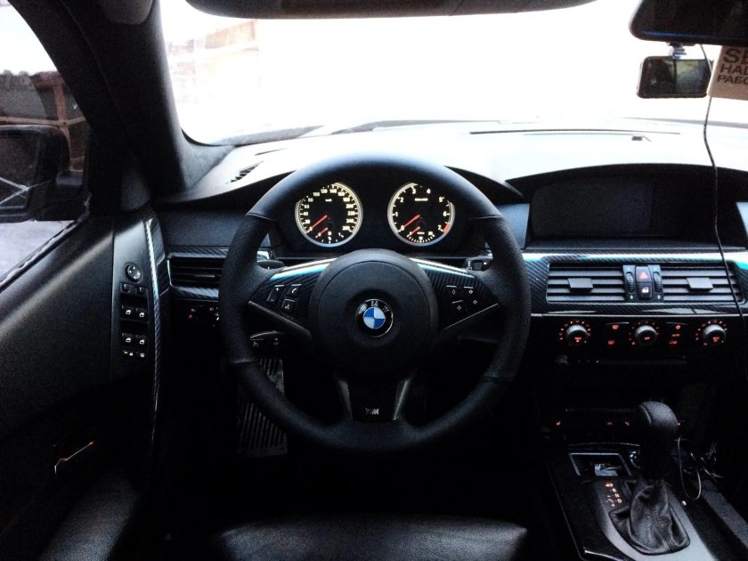 БМВ 5 е60 салон