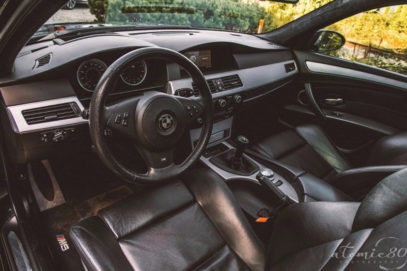 БМВ е60 салон