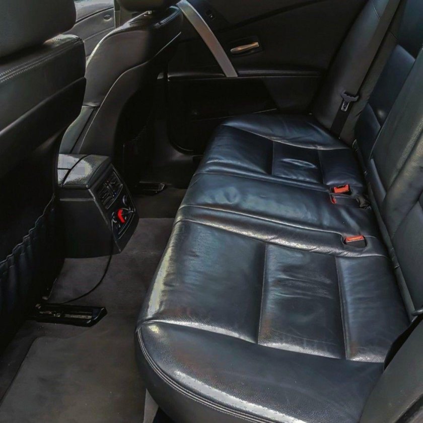 БМВ е60 салон сзади