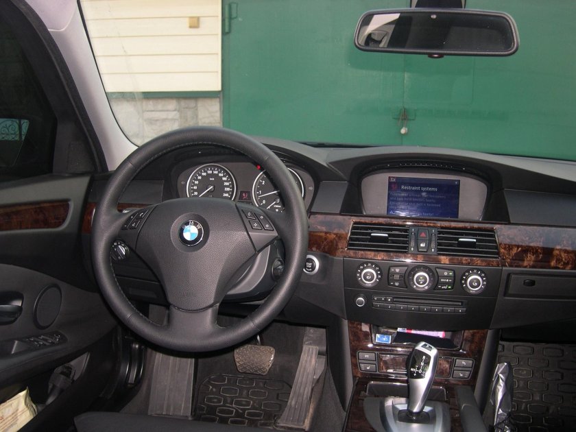BMW 5 e60 салон