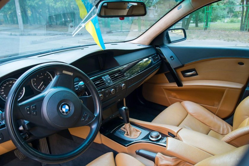 БМВ е60 салон