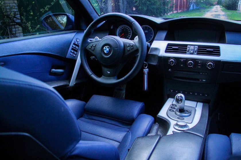 BMW e60 салон