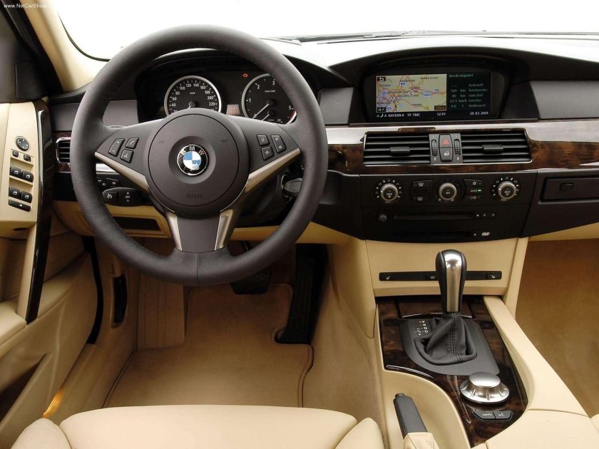 BMW 5 e60 салон