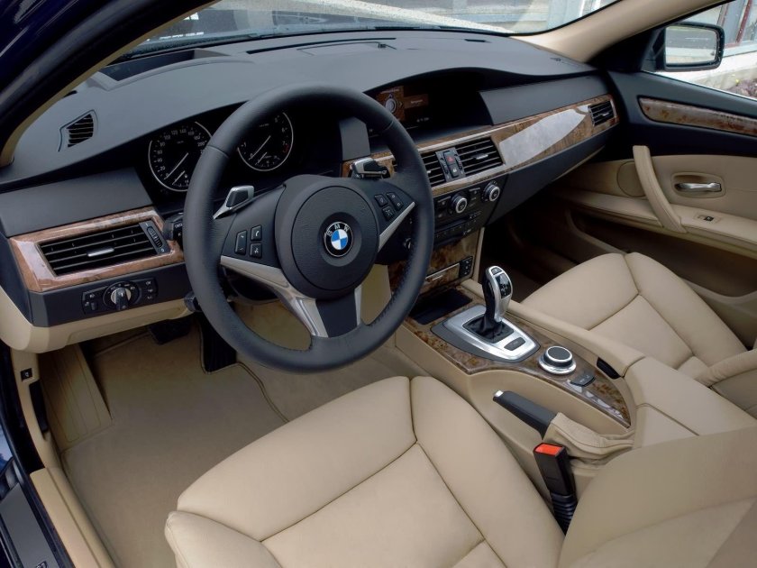 BMW 5 e60 салон