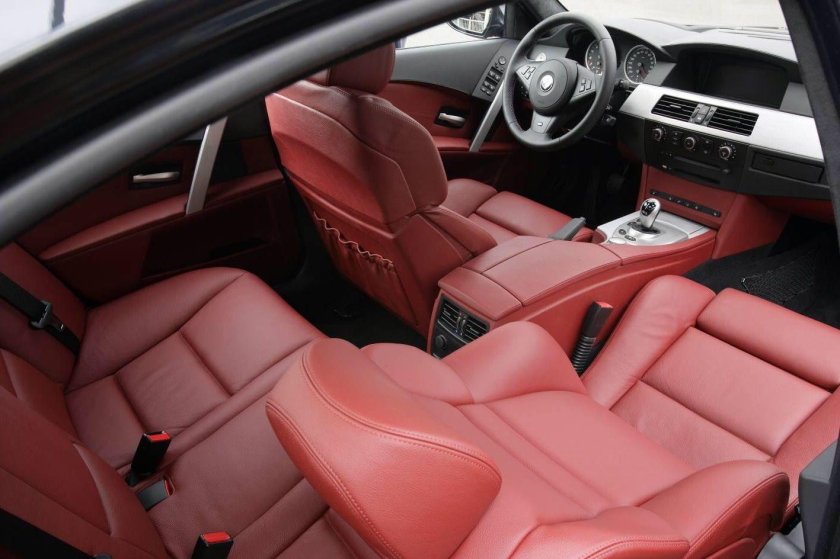 BMW e60 красный салон