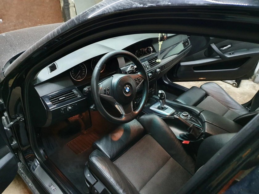 BMW 5 e60 салон