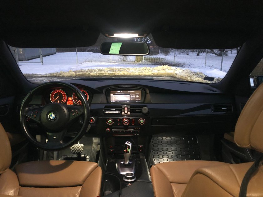 БМВ е60 салон