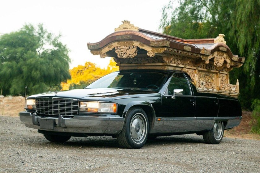 Cadillac fleetwood катафалк