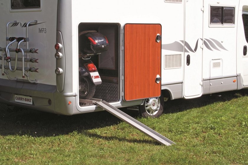 Автодом с гаражом для мотоцикла