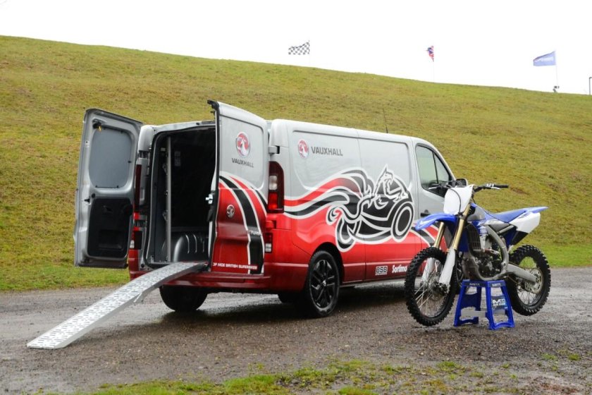 Перевозка мотоцикла в фургоне