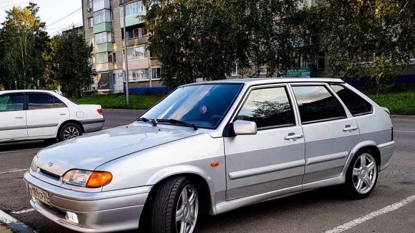 ВАЗ 2114 серебристая