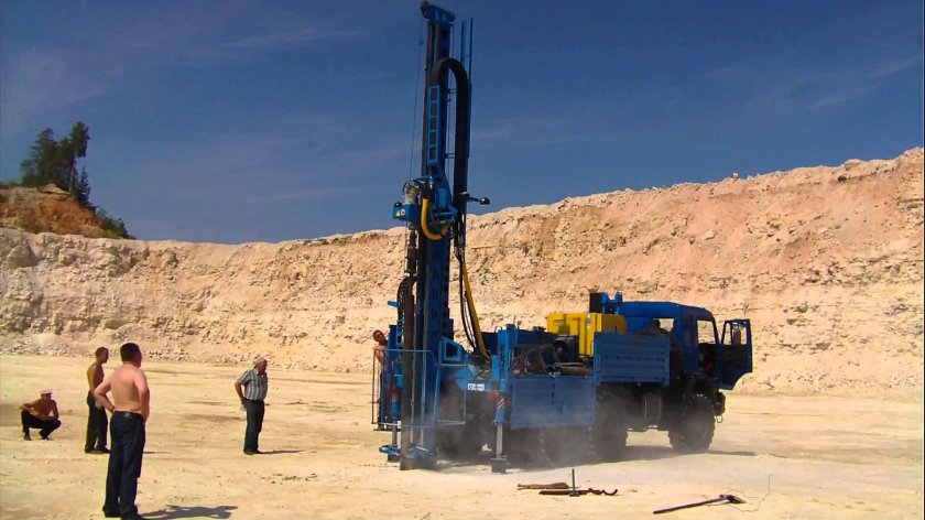 Буровой станок пневмоударного бурения