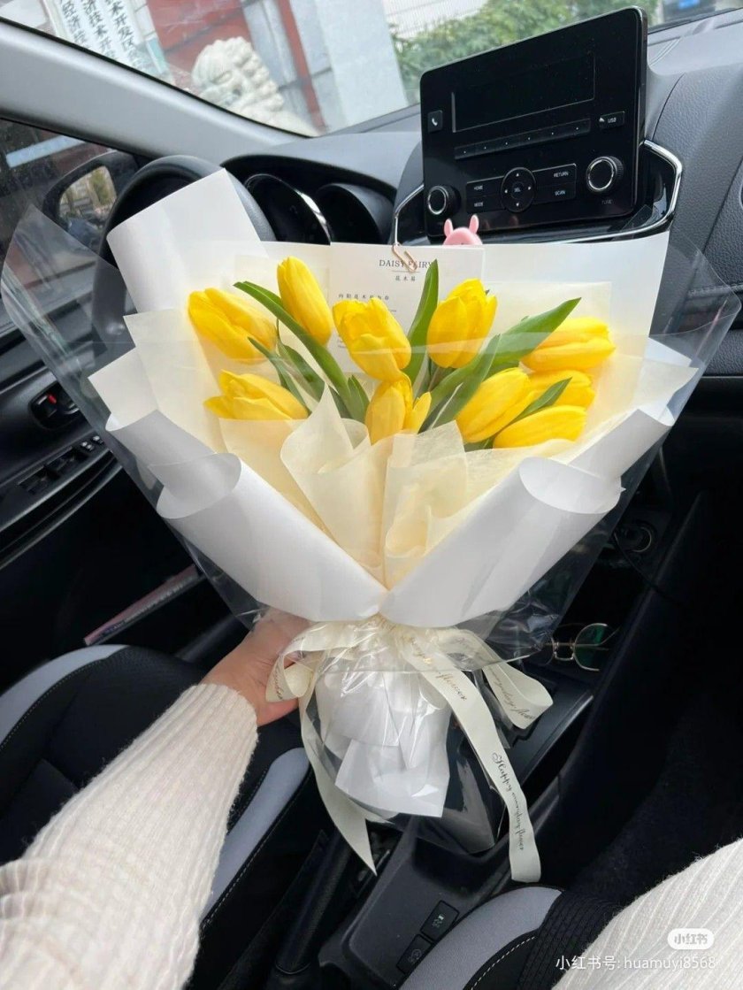 Букет желтых тюльпанов