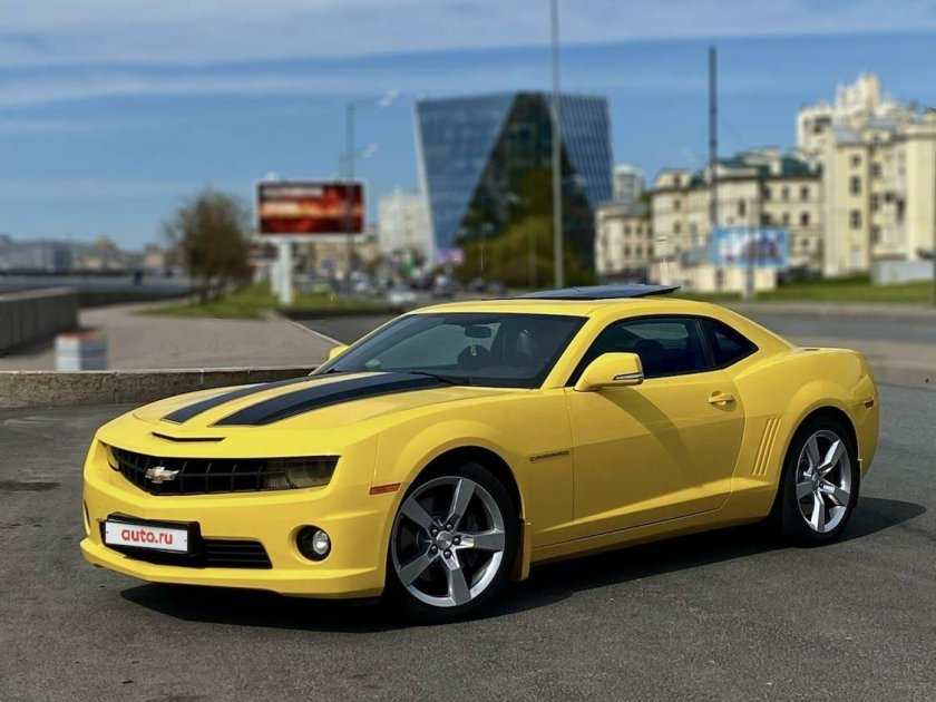 Chevrolet camaro желтый