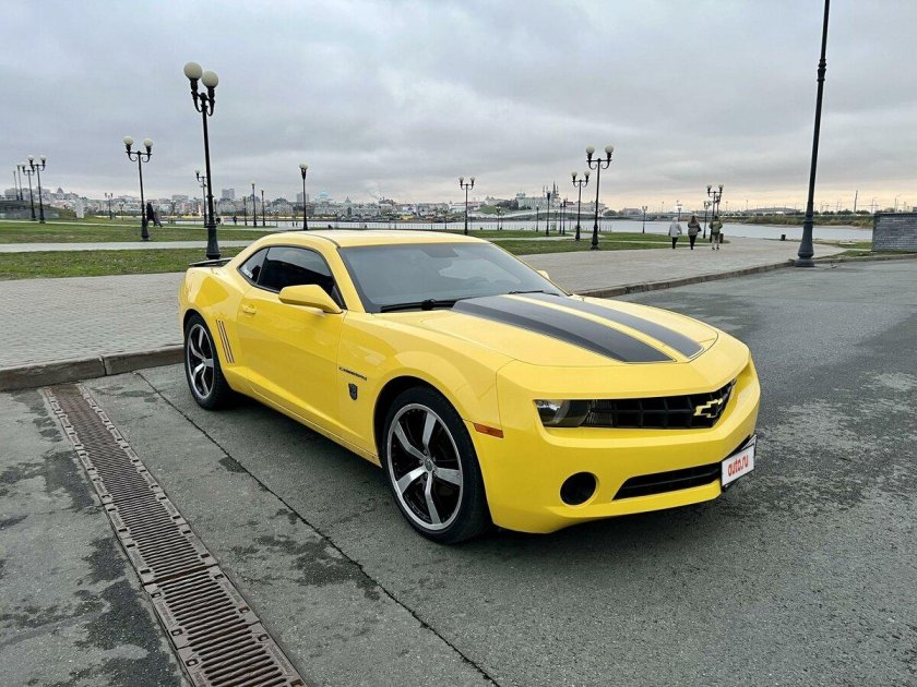 Желтый Шевроле без крыши