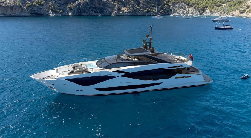 Беринг 120 яхта