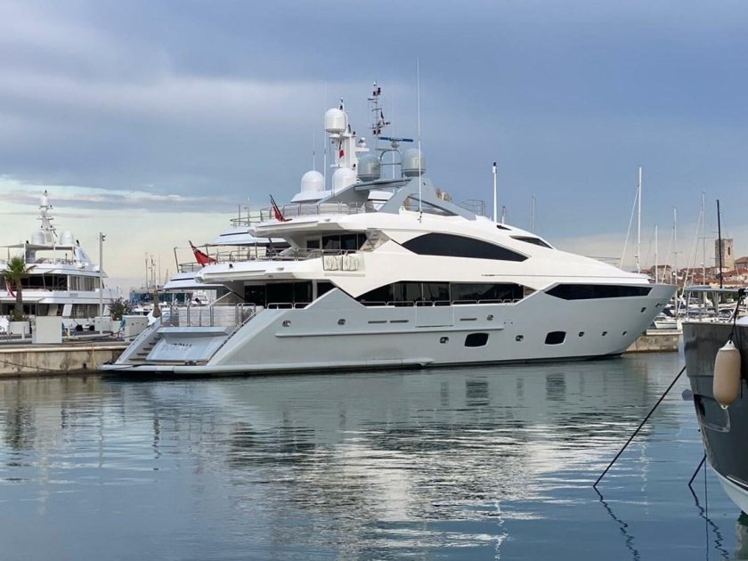 Sunseeker 40 meter yacht