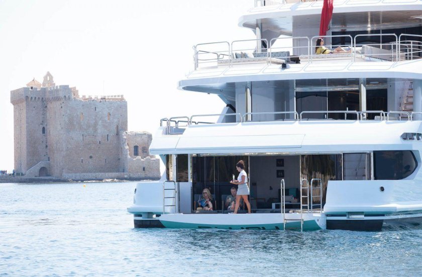 Яхта Sunseeker 155