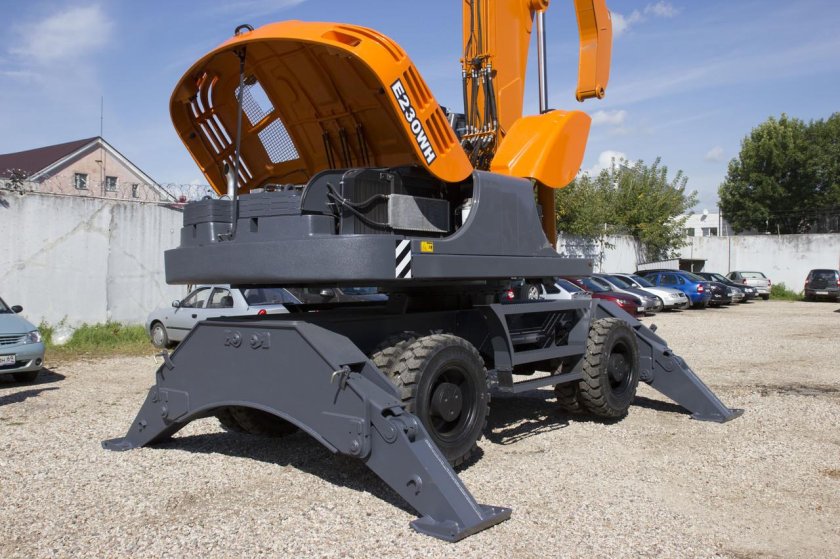 Экскаватор-перегружатель колесный e230wh