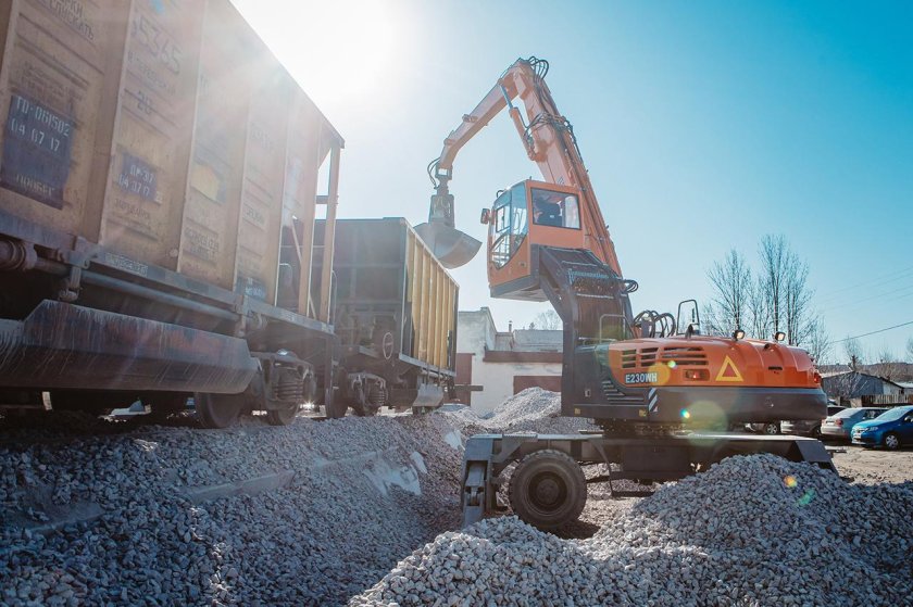 Е230wh экскаватор-перегружатель