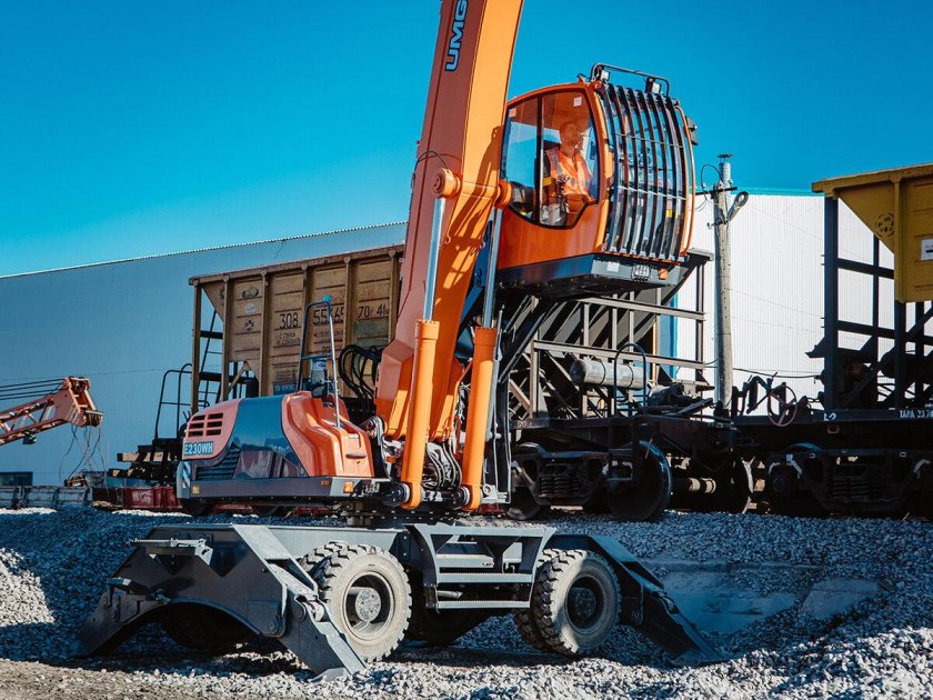 Экскаватор-перегружатель колесный e230wh