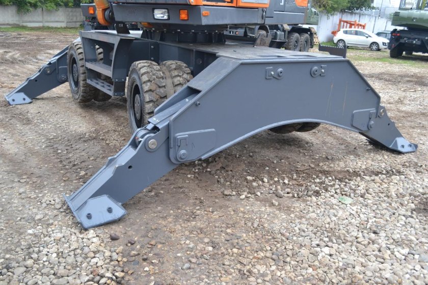 Экскаватор-перегружатель колесный e230wh