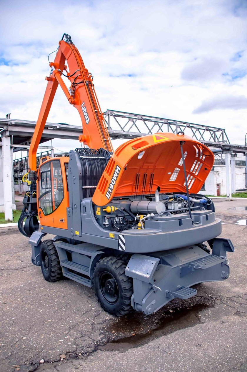 Экскаватор UMG e140w