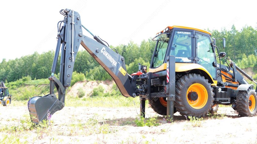 Экскаватор-погрузчик Cukurova 888