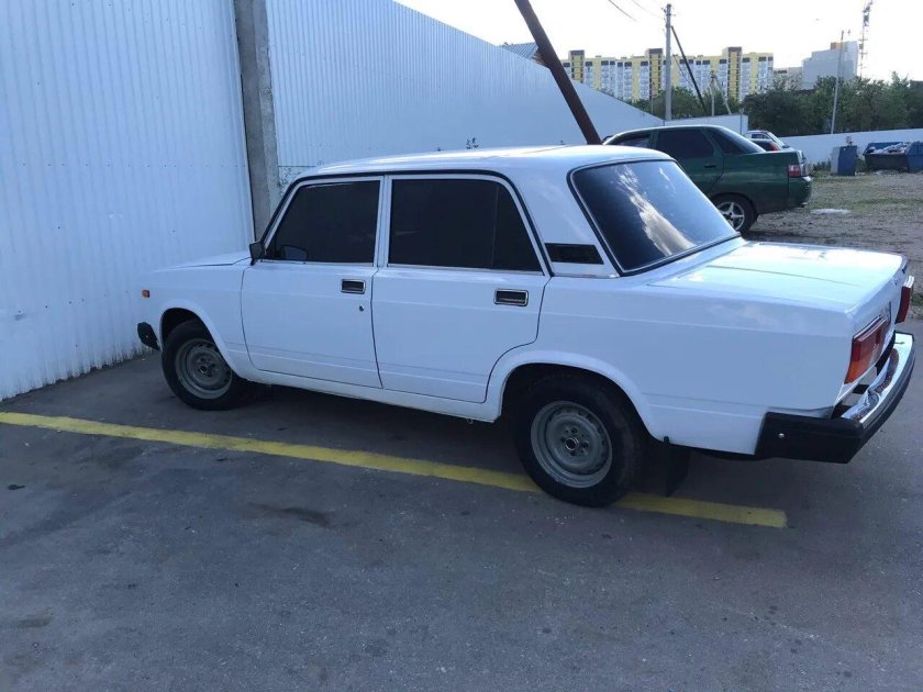 ВАЗ 2107 белый 202