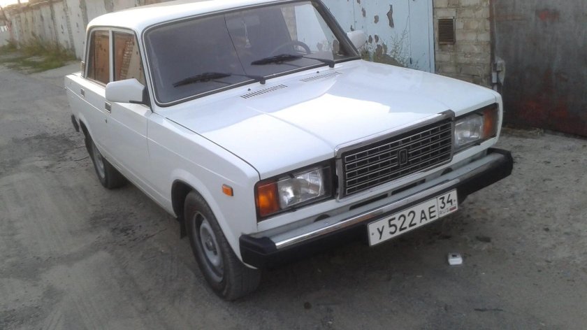 ВАЗ 2107 белый 202
