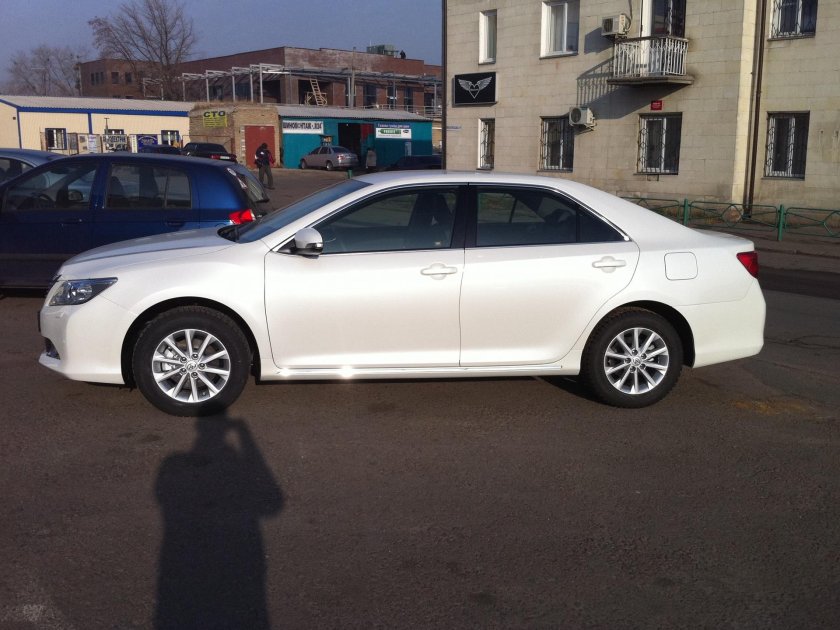 Камри 50 белый перламутр