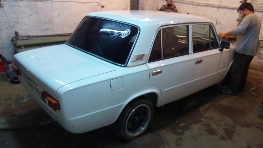 ВАЗ 2107 снежно белый 202