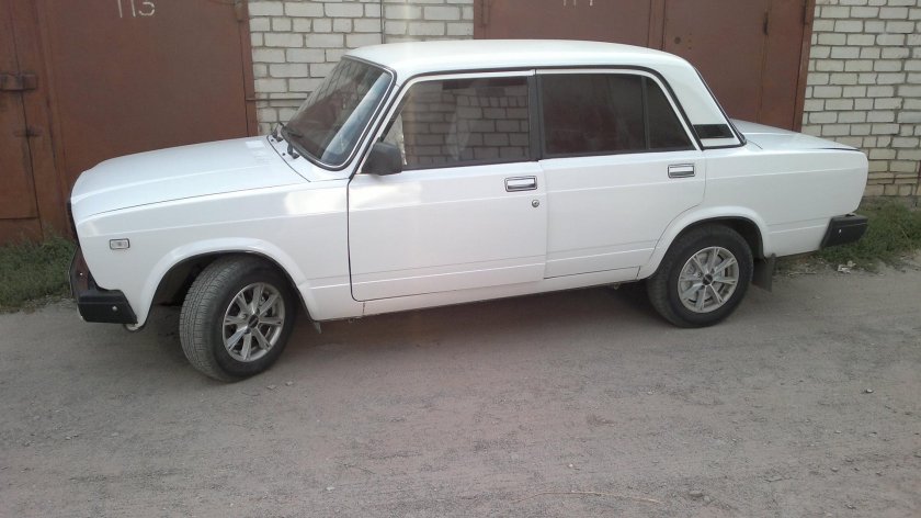 ВАЗ 2107 снежно белый