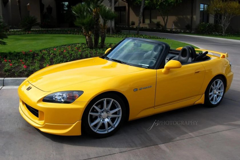 Honda 2000 жёлтый цвет