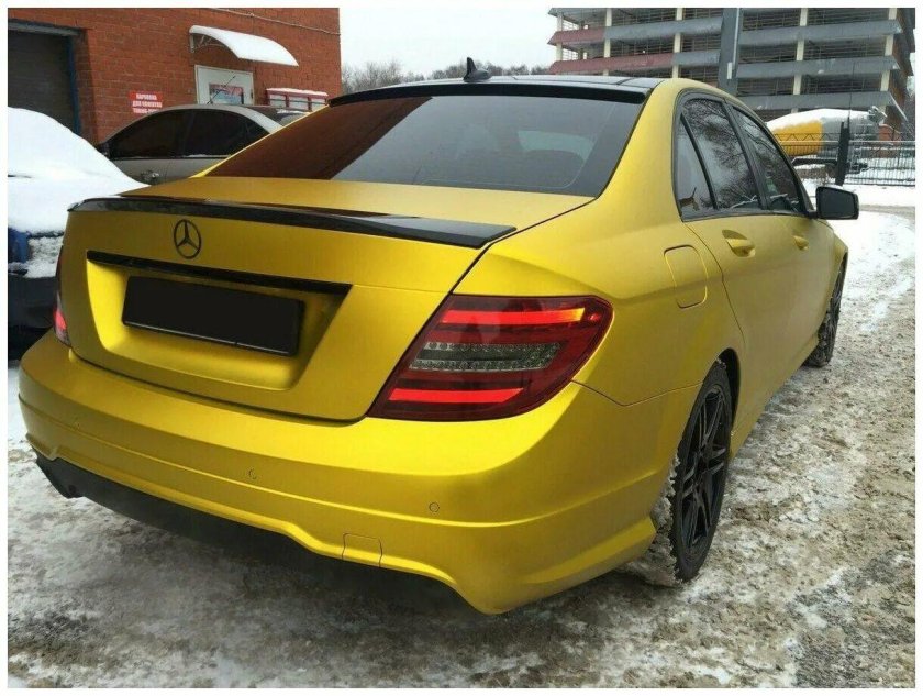 Желтый Мерседес 204