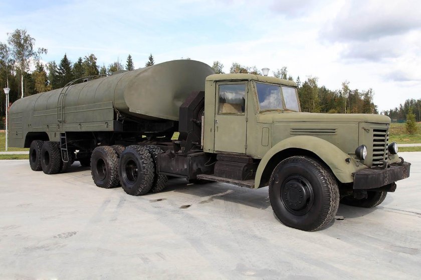 ЯАЗ 210 топливозаправщик