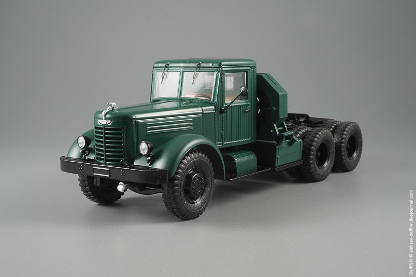 ЯАЗ-210д седельный тягач