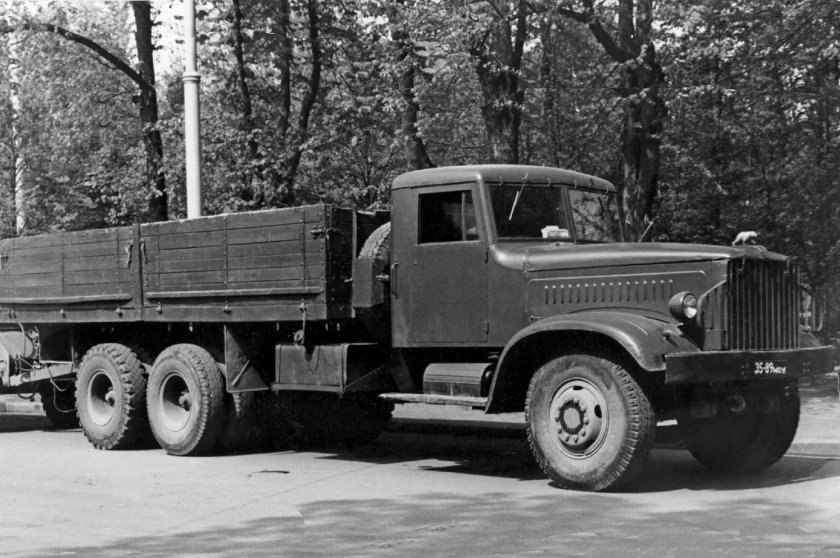 Автомобиль ЯАЗ 210