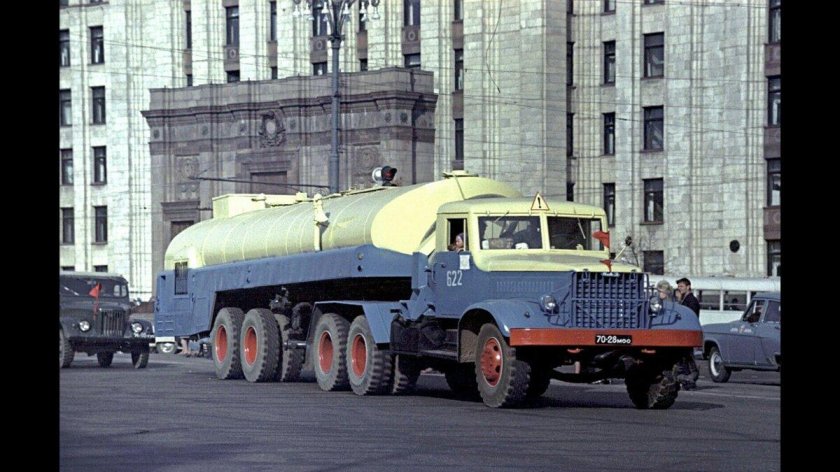 Седельный тягач КРАЗ 221