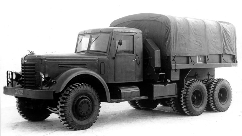 ЯАЗ-210г балластный тягач