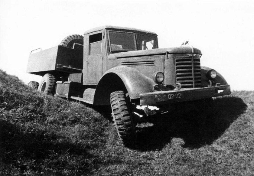 Тягач ЯАЗ 210